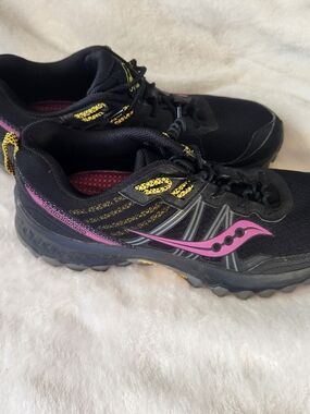 Saucony Women's Excursion TR14 trail running shoes Size 9 Model S10584-18